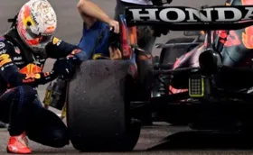 Imagem ilustrativa da imagem Verstappen passa Hamilton na última volta e conquista seu primeiro título na F1