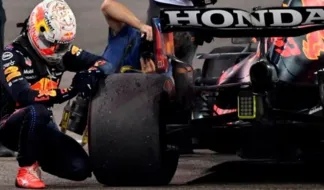 Imagem ilustrativa do matéria Verstappen passa Hamilton na última volta e conquista seu primeiro título na F1