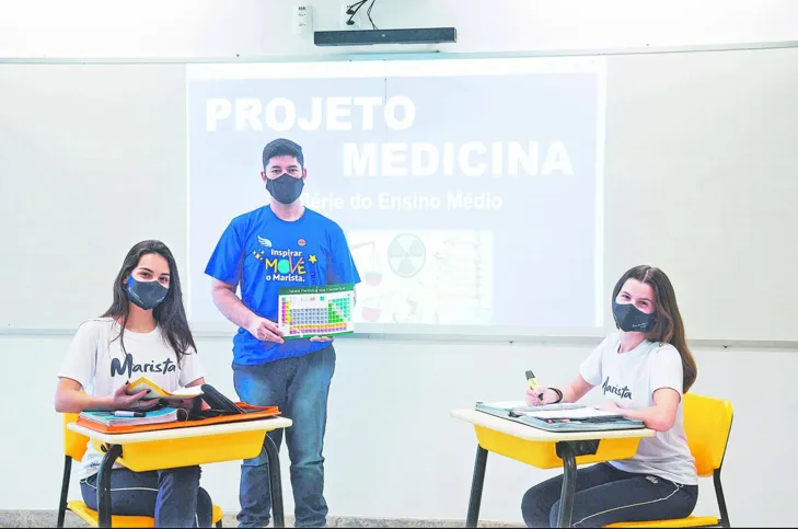 Imagem ilustrativa da imagem Curso prepara estudantes para seleções de Medicina