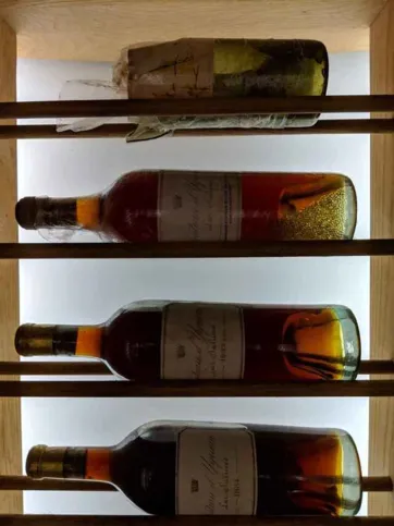 Imagem ilustrativa da imagem Casal rouba garrafa de vinho de R$ 2,2 milhões em restaurante de luxo