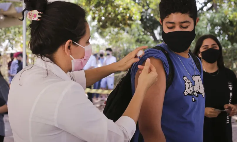 Imagem ilustrativa da imagem País supera 350 milhões de vacinas contra covid-19 distribuídas