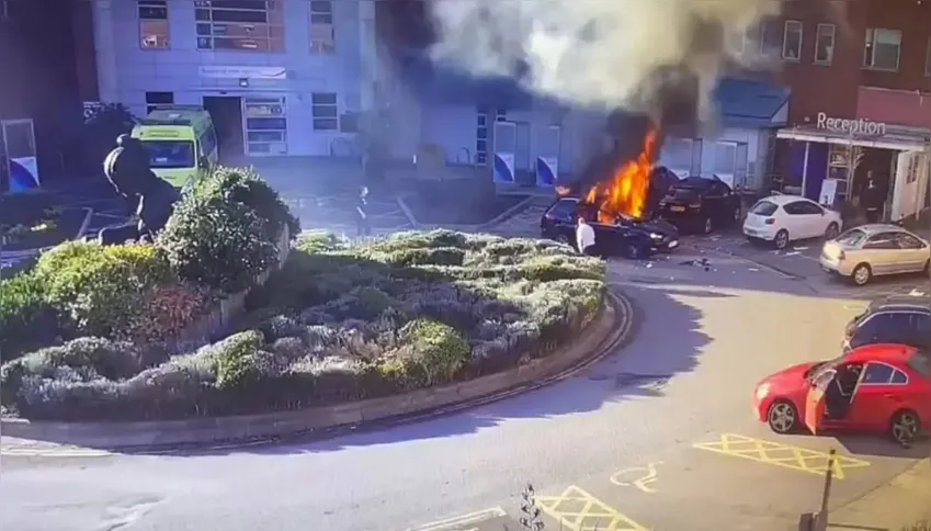 Imagem ilustrativa da imagem Passageiro explode bomba em táxi e Reino Unido entra em nível grave de ameaça terrorista