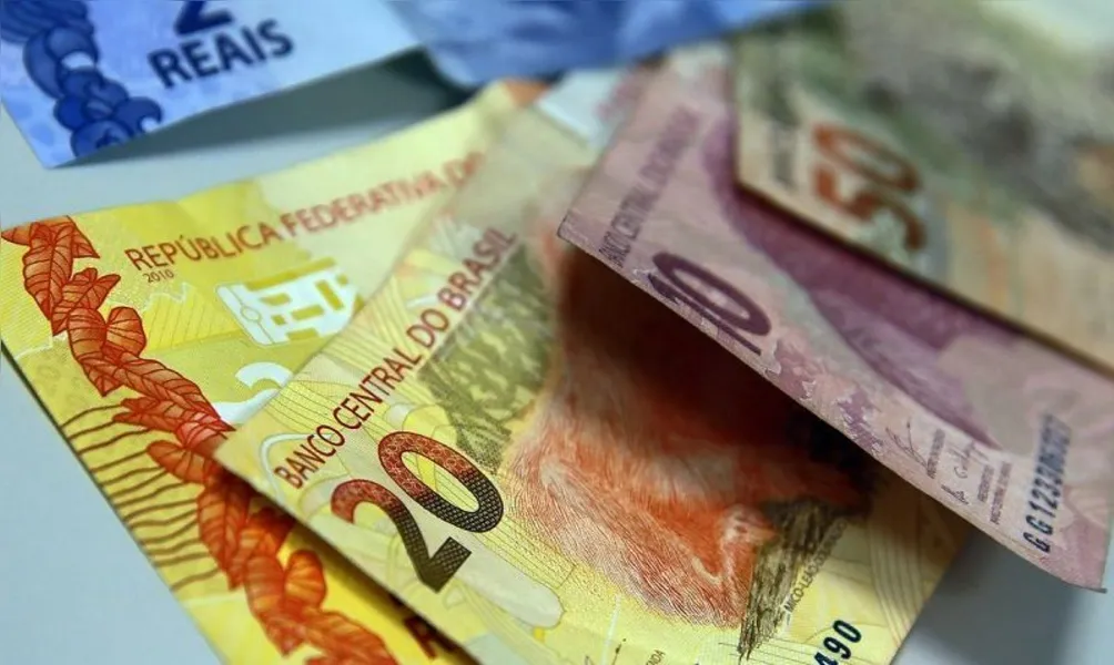 Salário mínimo pode subir para R$ 1.200 em 2022