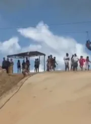 Imagem illustrativa da matéria VÍDEO | Cabo de tirolesa rompe e derruba turista no Ceará