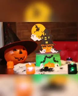 Fantasmas, aranhas, morcegos e abóboras decoram cupcakes e bolos. 